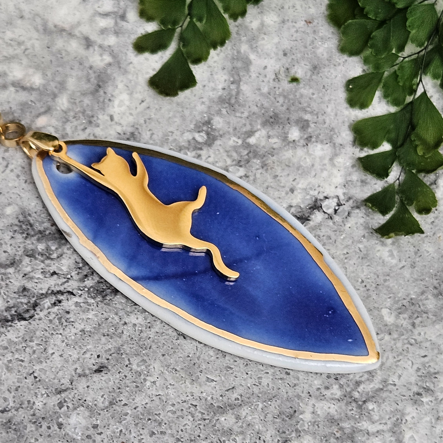 Cobalt blue fine ceramic porcelain designer necklace - embossed plant with 22k gold plating and cat pendant - Image 2