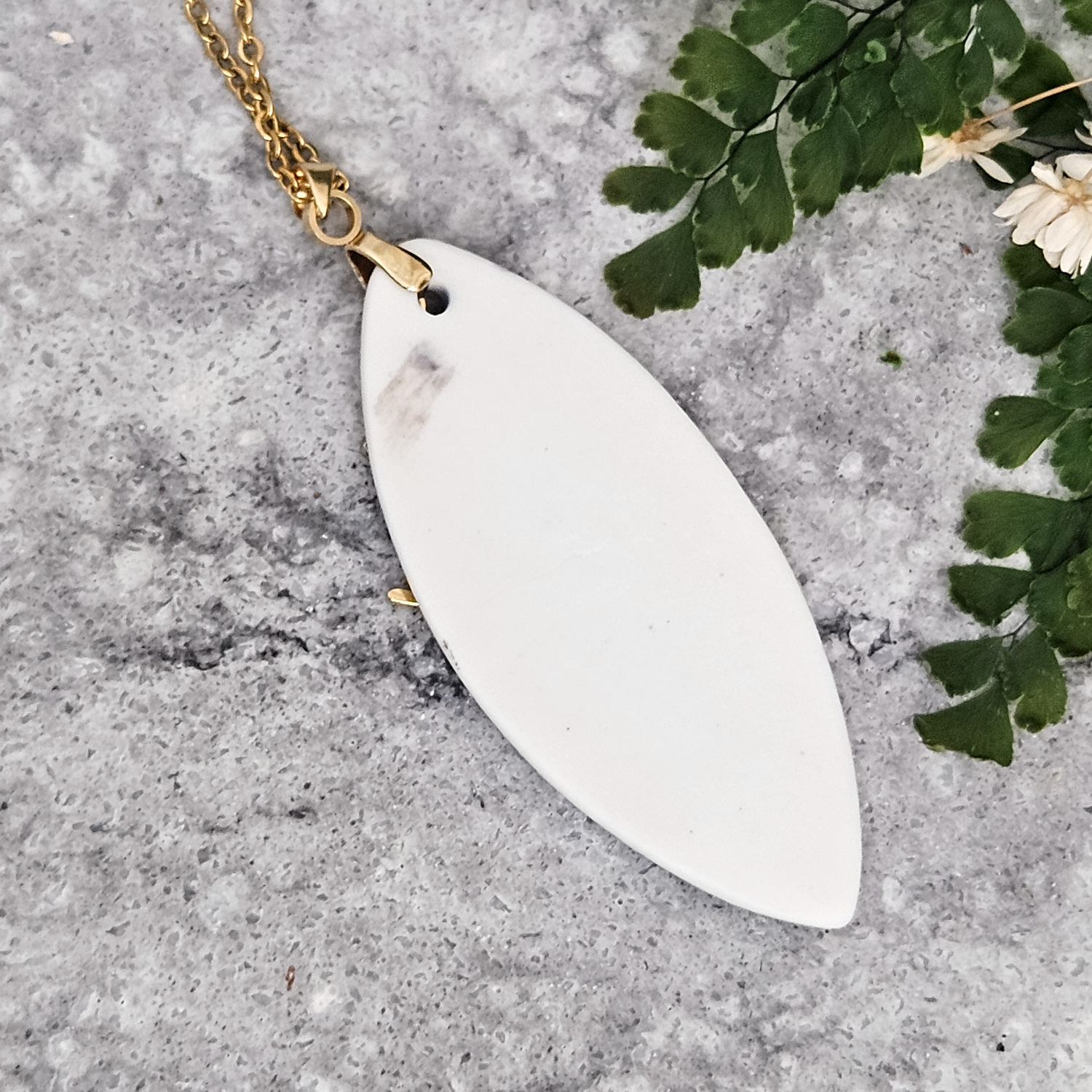 Cobalt blue fine ceramic porcelain designer necklace - embossed plant with 22k gold plating and cat pendant - Image 3