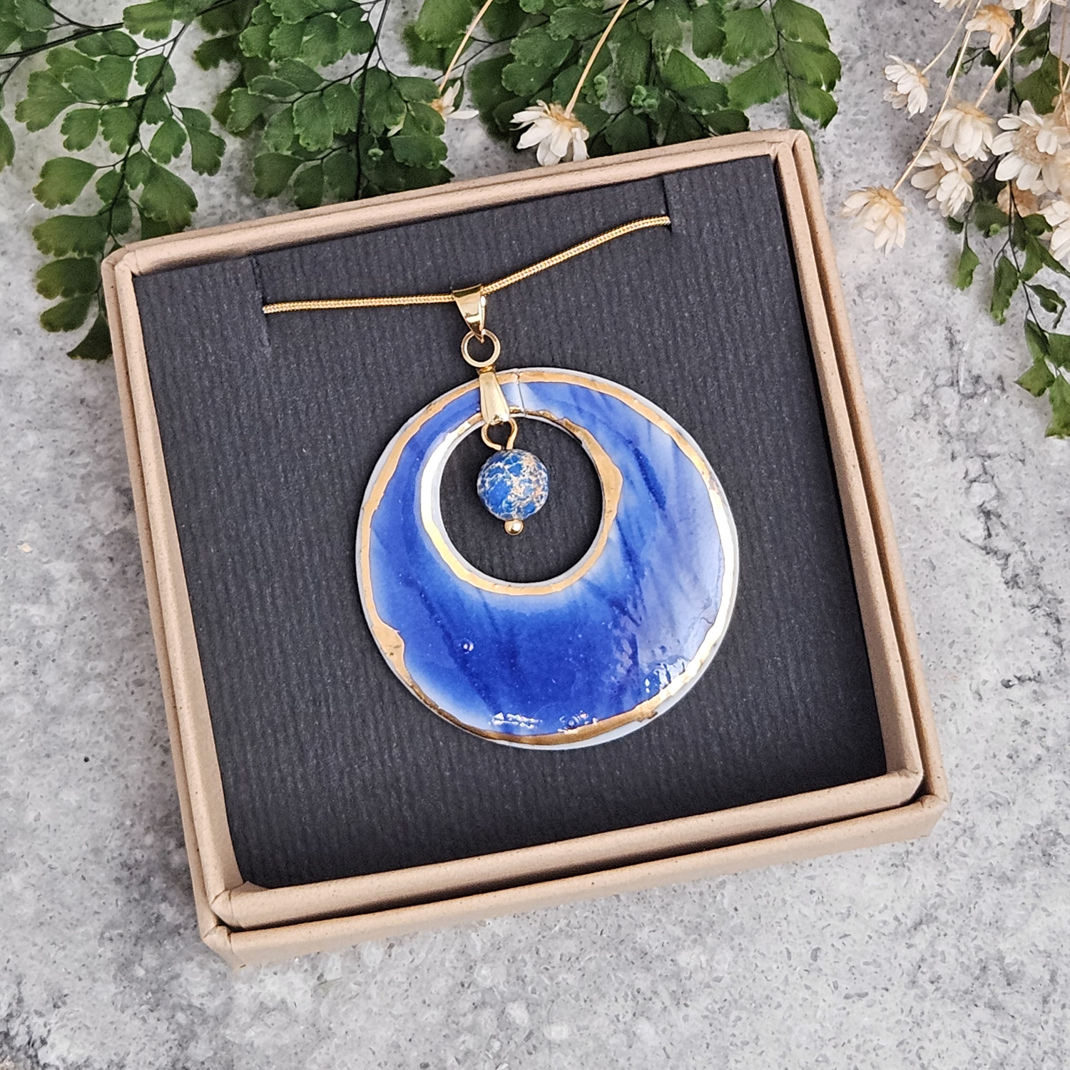 Cobalt blue fine ceramic porcelain designer necklace - embossed plant with 22k gold plating and jasper - obrazek 4