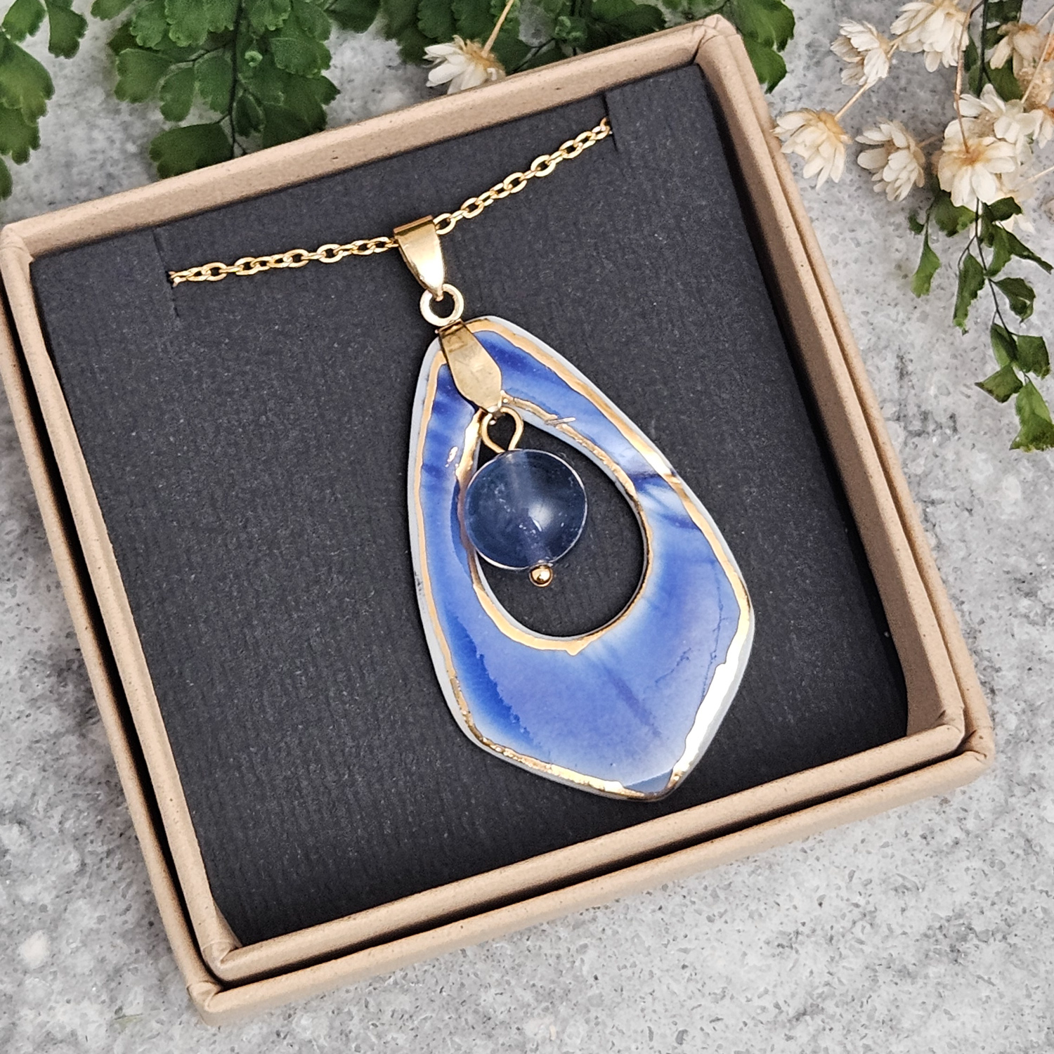 Cobalt blue fine ceramic porcelain designer necklace - embossed plant with 22k gold plating and fluorite - Image 4