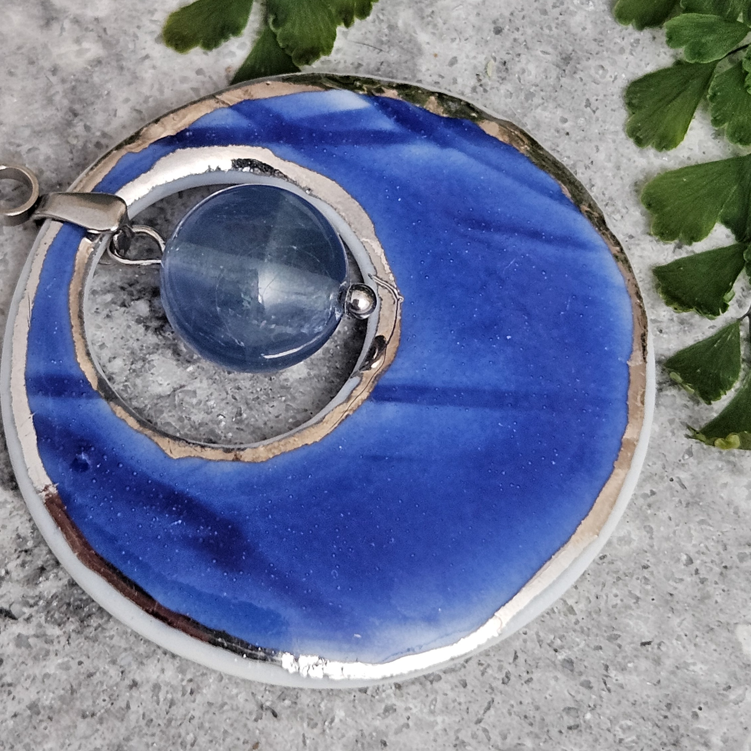 Cobalt blue fine ceramic porcelain designer necklace - embossed plant with silver accents (white gold) and fluorite - Image 2