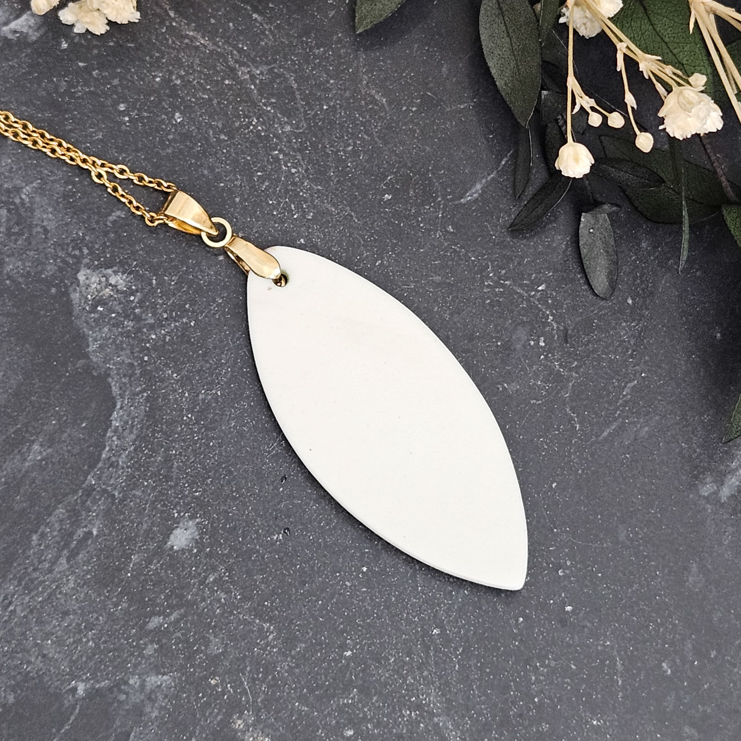 Emerald green fine ceramic porcelain designer necklace - embossed plant with 22k gold plating and cat pendant - Image 3