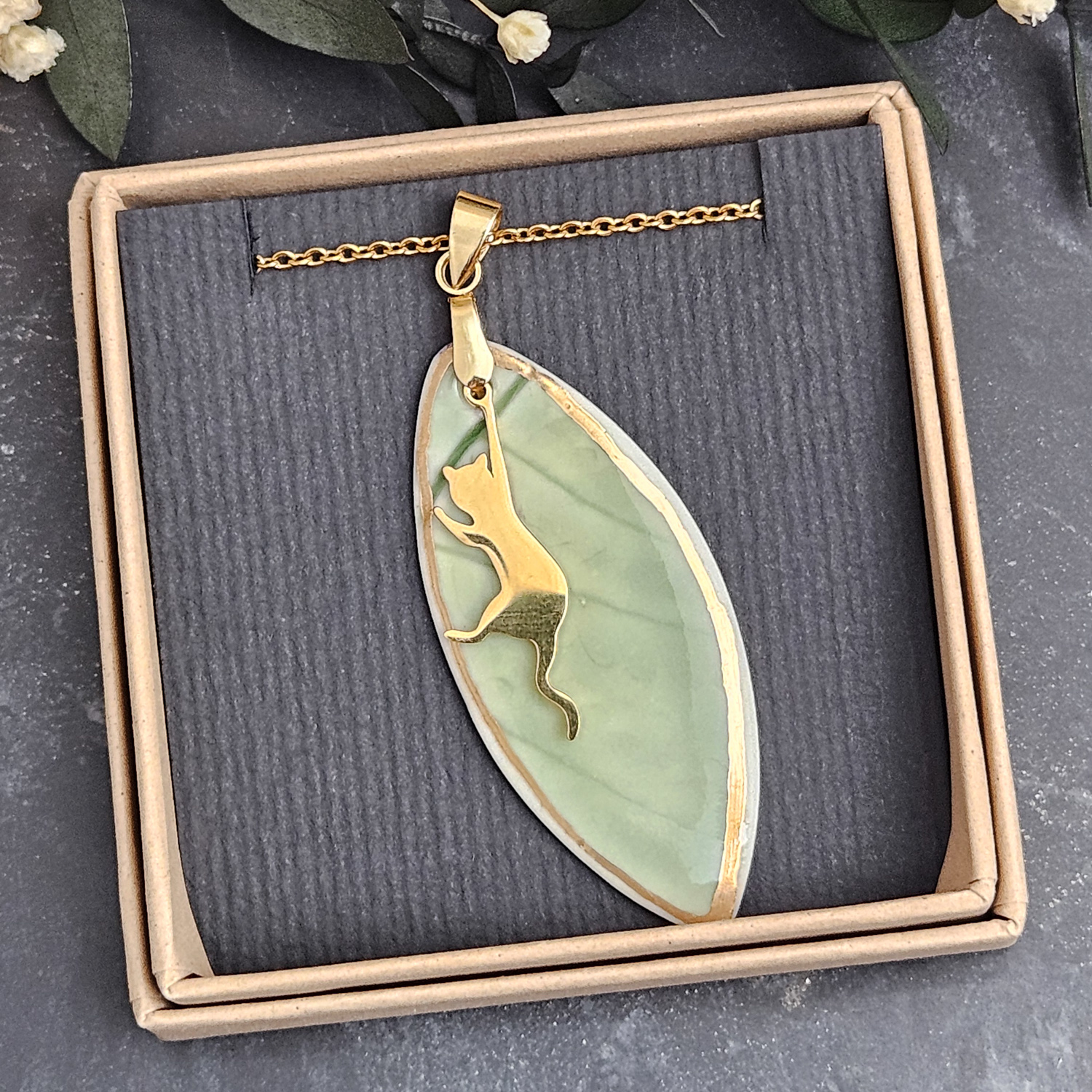 Emerald green fine ceramic porcelain designer necklace - embossed plant with 22k gold plating and cat pendant - Image 4