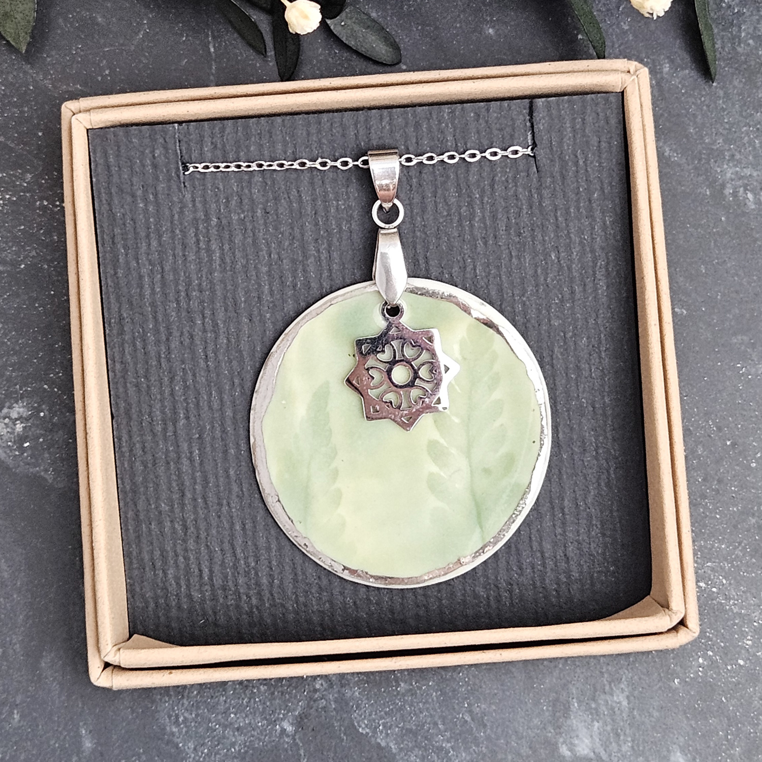 Emerald green fine ceramic porcelain designer necklace - embossed plant with silver accents (white gold) and star pendant - Image 4