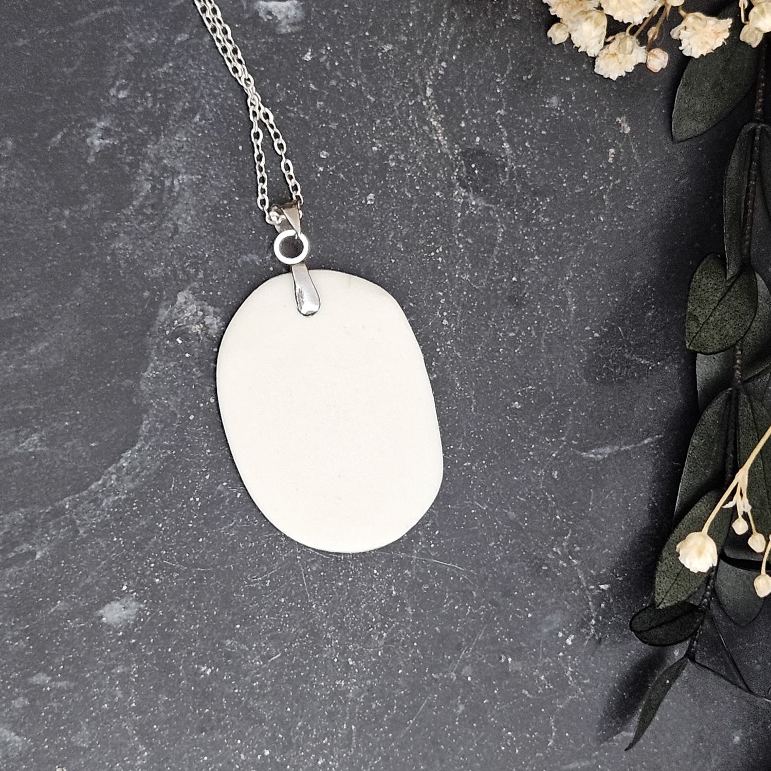 Emerald green fine ceramic porcelain designer necklace - embossed plant with silver accents (white gold) and moon pendant - Image 3