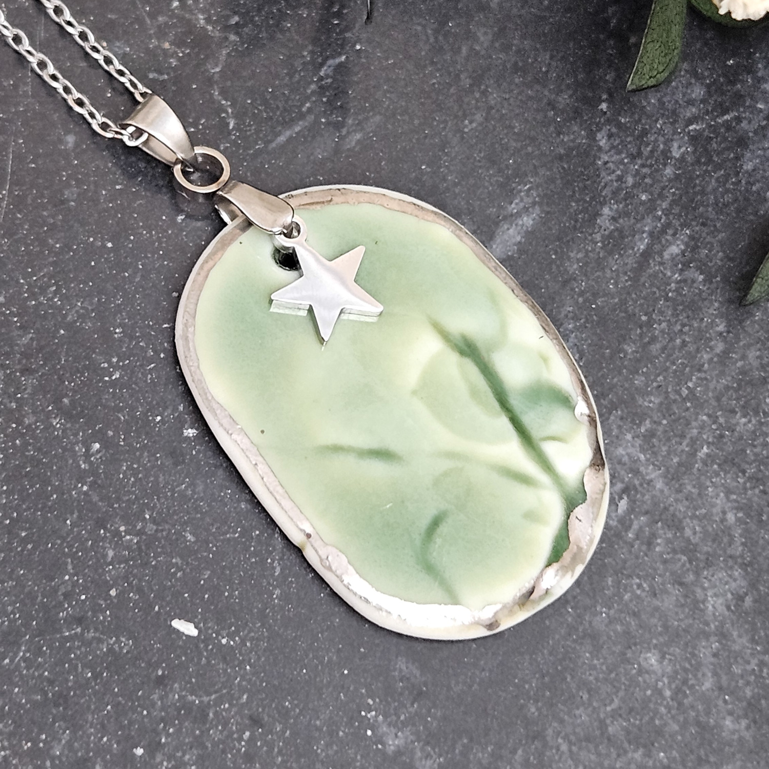 Emerald green fine ceramic porcelain designer necklace - embossed plant with silver accents (white gold) and star pendant - obrazek 2