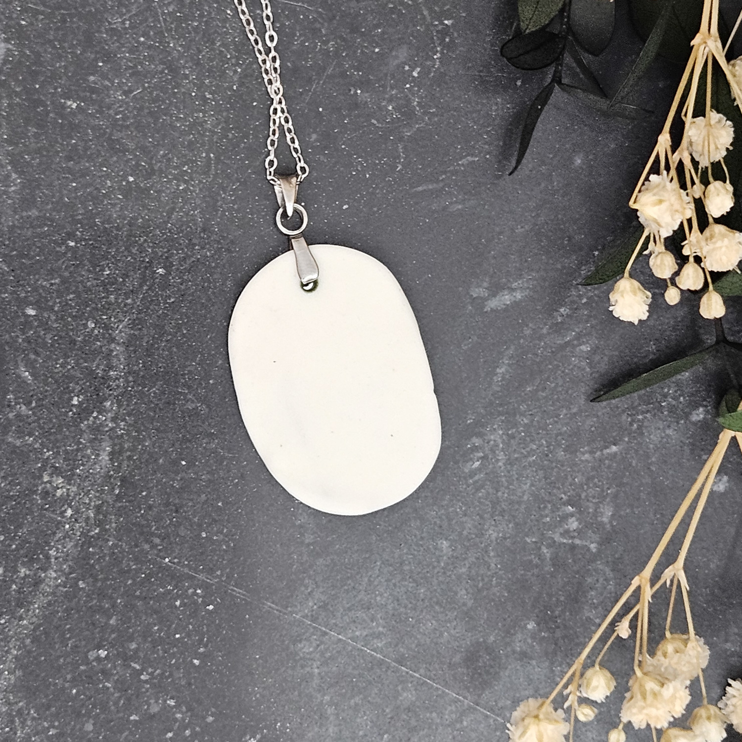 Emerald green fine ceramic porcelain designer necklace - embossed plant with silver accents (white gold) and star pendant - obrazek 3
