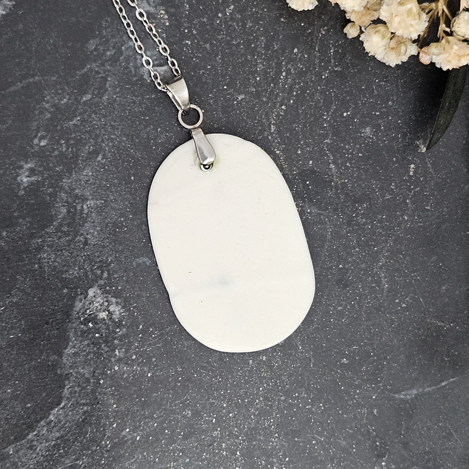 Emerald green fine ceramic porcelain designer necklace - embossed plant with silver accents (white gold) and moon pendant - Image 3