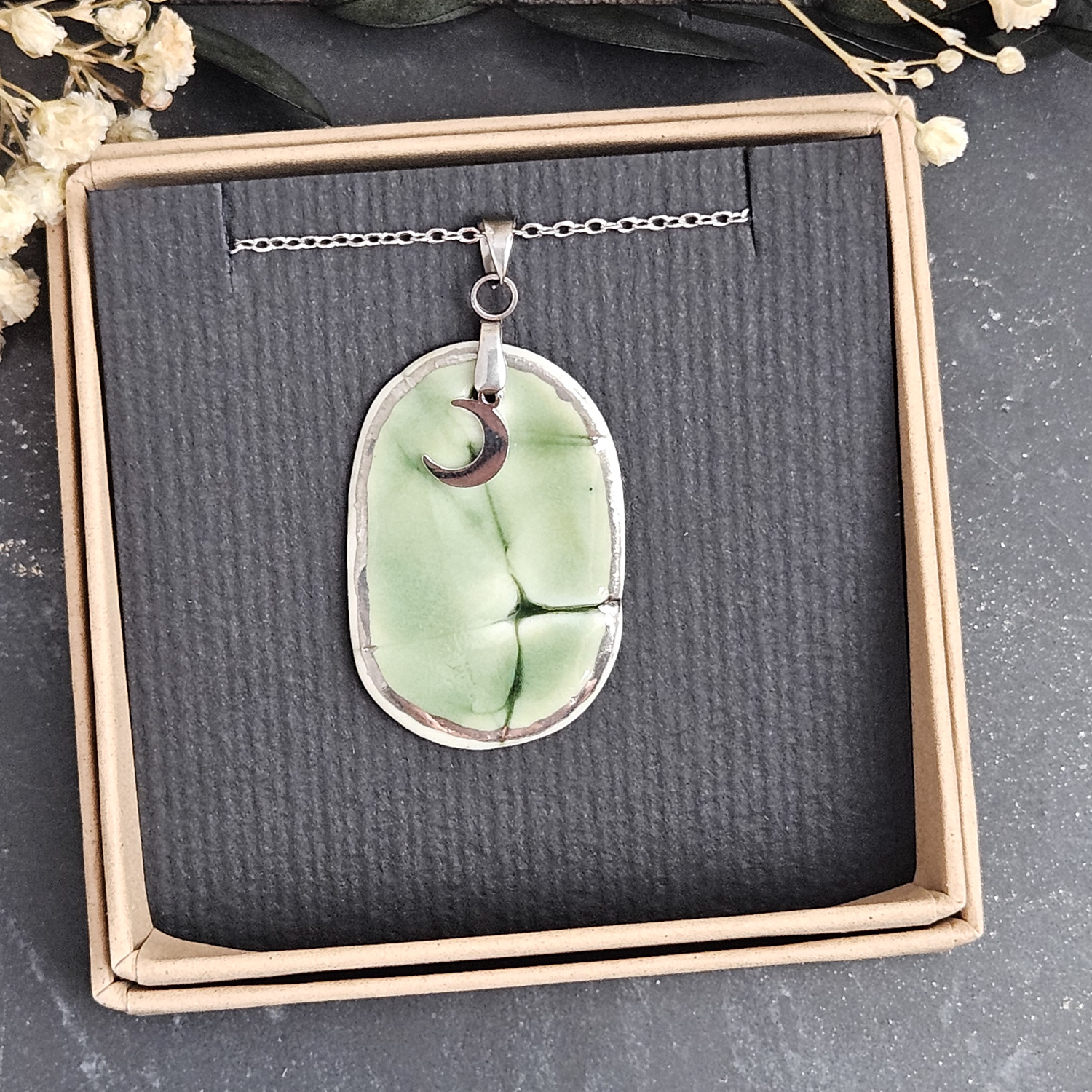 Emerald green fine ceramic porcelain designer necklace - embossed plant with silver accents (white gold) and moon pendant - Image 4