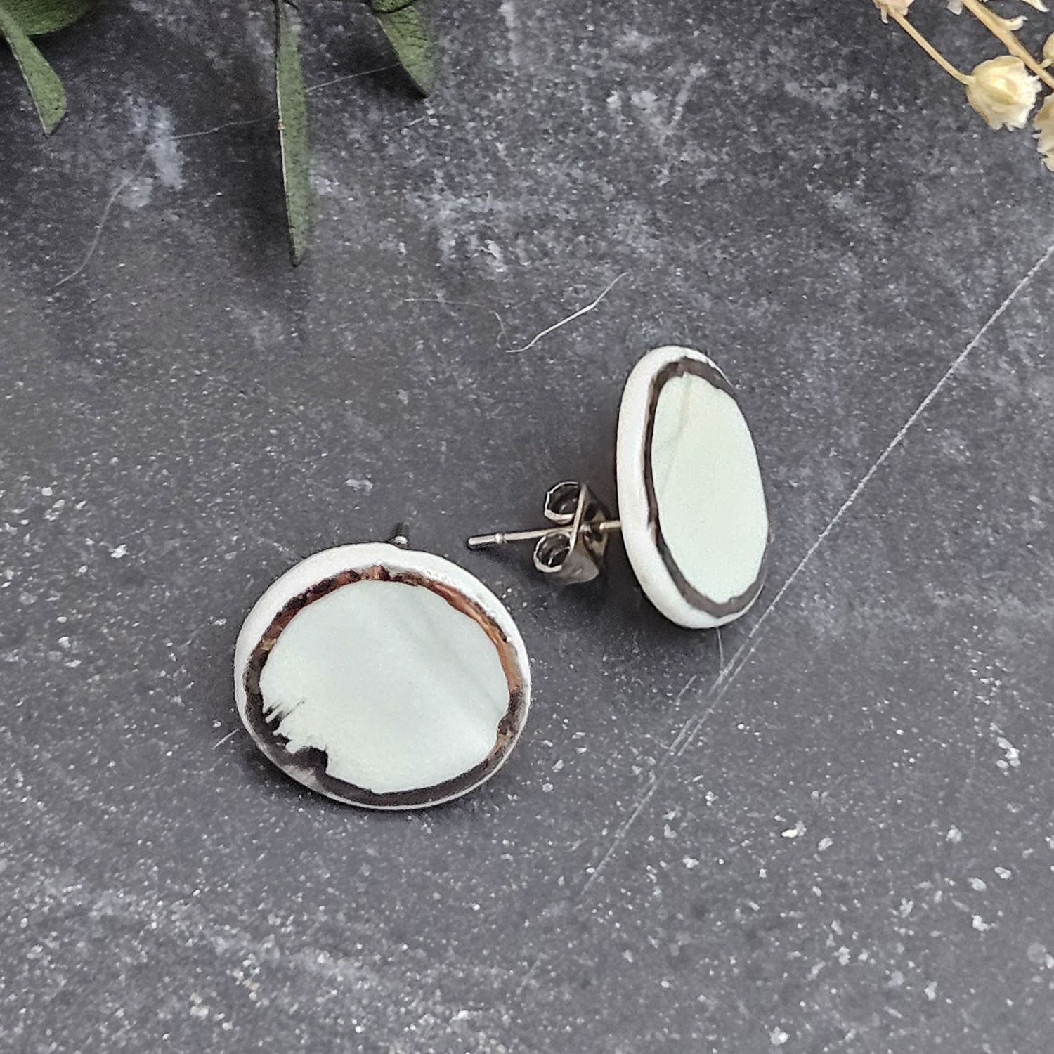 Light blue fine ceramic porcelain hypoallergenic stud designer earrings for sensitive ears with silver accents (white gold) - embossed plant - obrazek 2