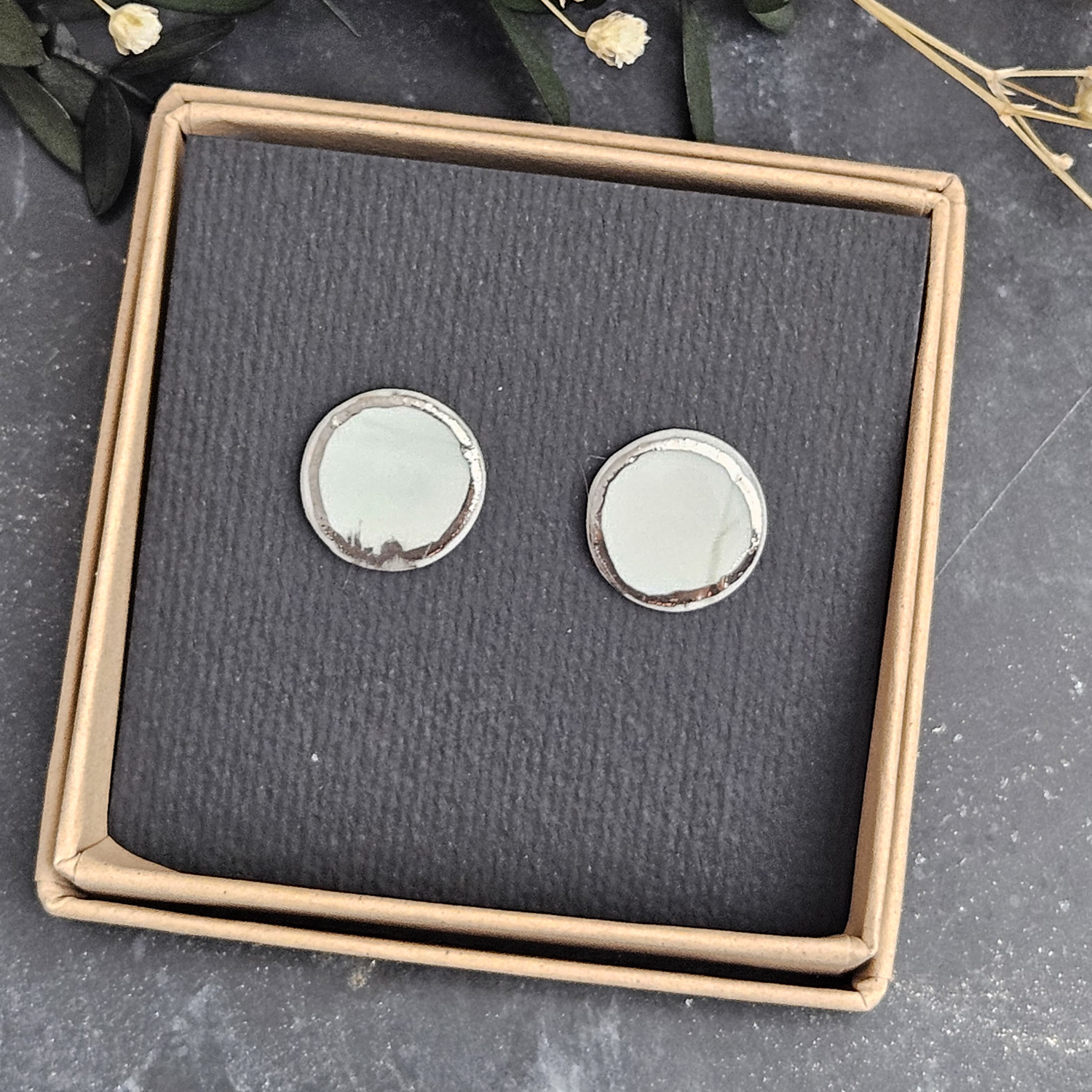 Light blue fine ceramic porcelain hypoallergenic stud designer earrings for sensitive ears with silver accents (white gold) - embossed plant - obrazek 4