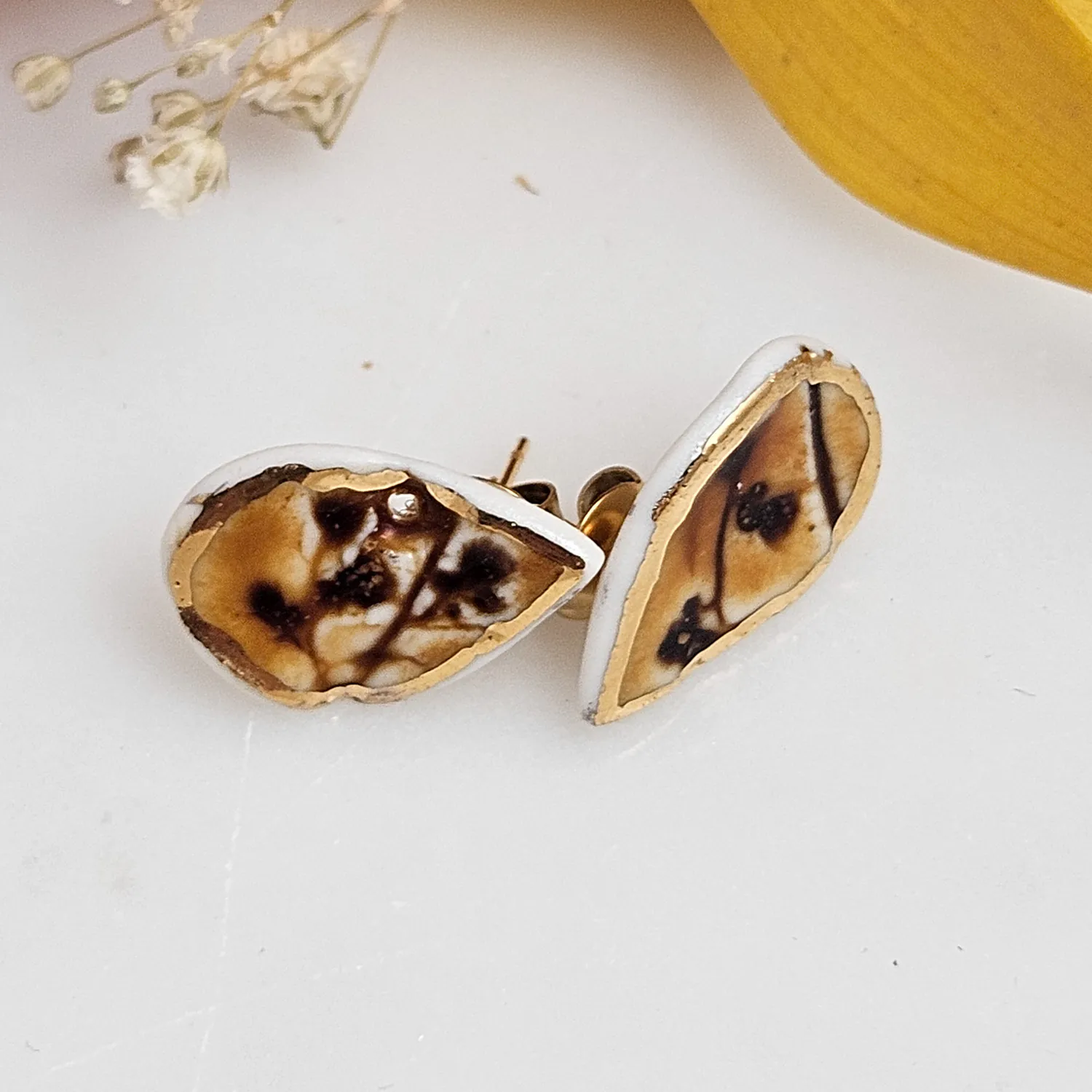 Amber fine ceramic porcelain hypoallergenic stud designer earrings for sensitive ears with 22k gold plating - embossed plant - Image 2