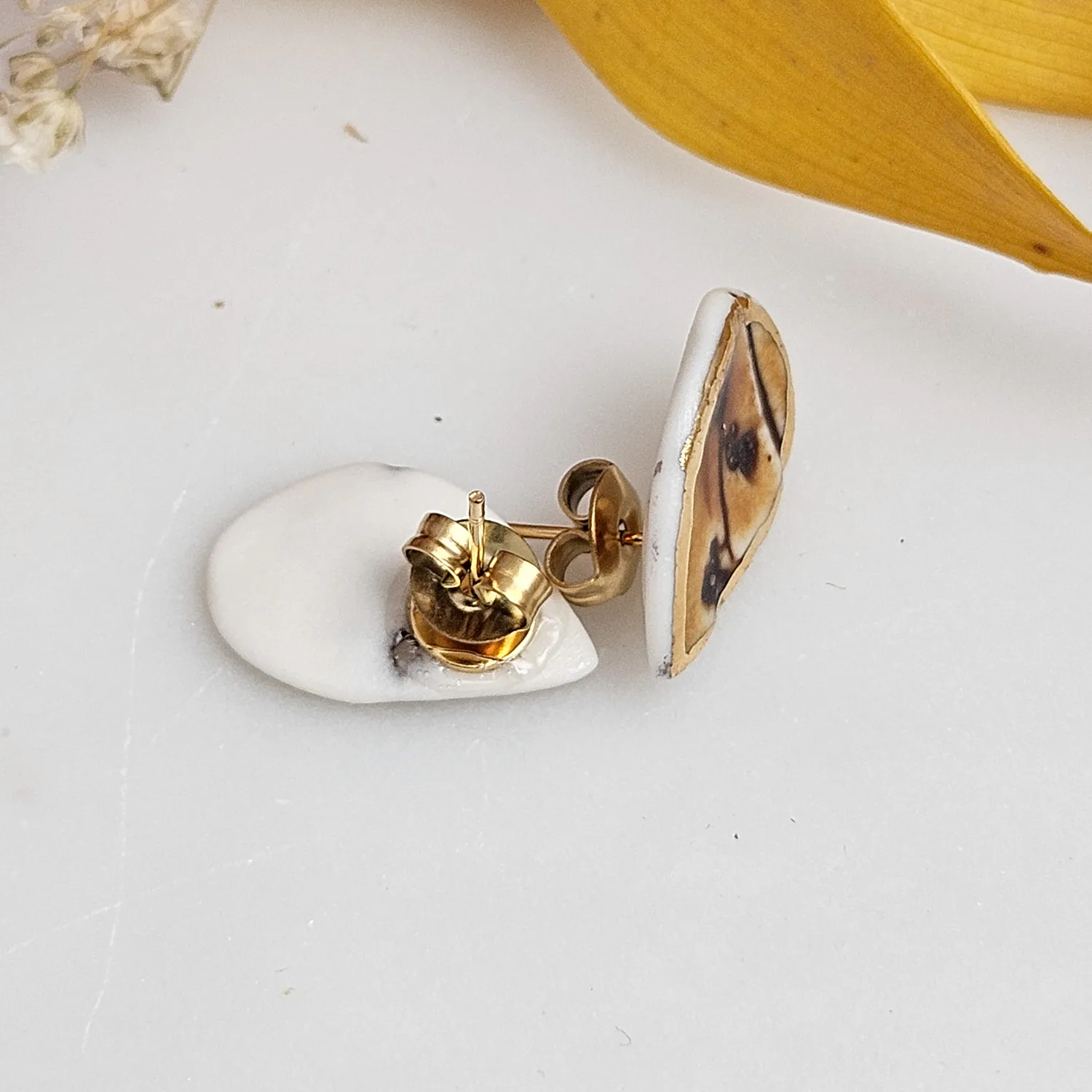Amber fine ceramic porcelain hypoallergenic stud designer earrings for sensitive ears with 22k gold plating - embossed plant - Image 3