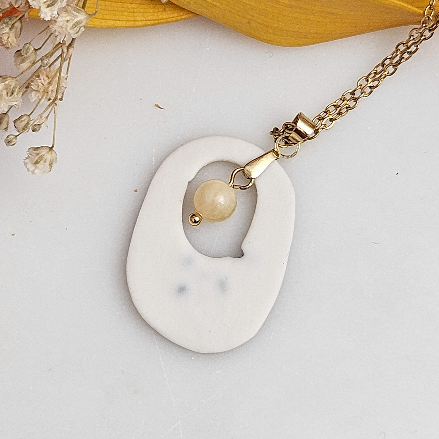 Amber fine ceramic porcelain designer necklace - embossed plant with 22k gold plating and amber nephrite - Image 3