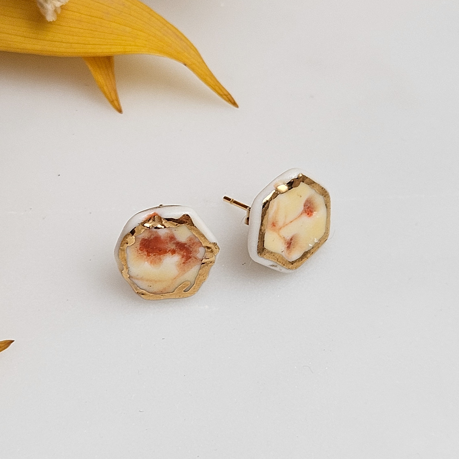 Yellow-red fine ceramic porcelain hypoallergenic stud designer earrings for sensitive ears with 22k gold plating - embossed plant - obrazek 2