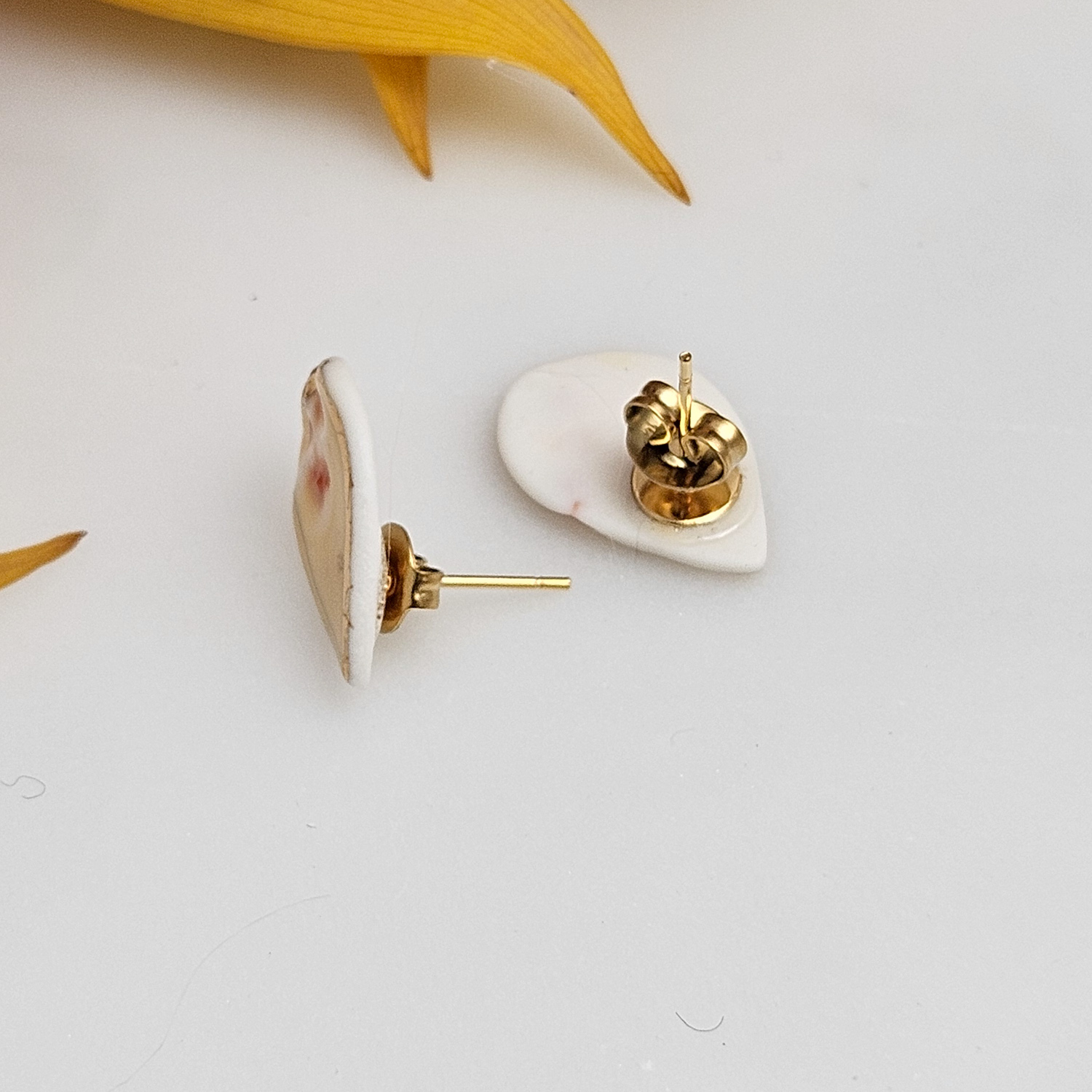 Yellow-red fine ceramic porcelain hypoallergenic stud designer earrings for sensitive ears with 22k gold plating - embossed plant - obrazek 3