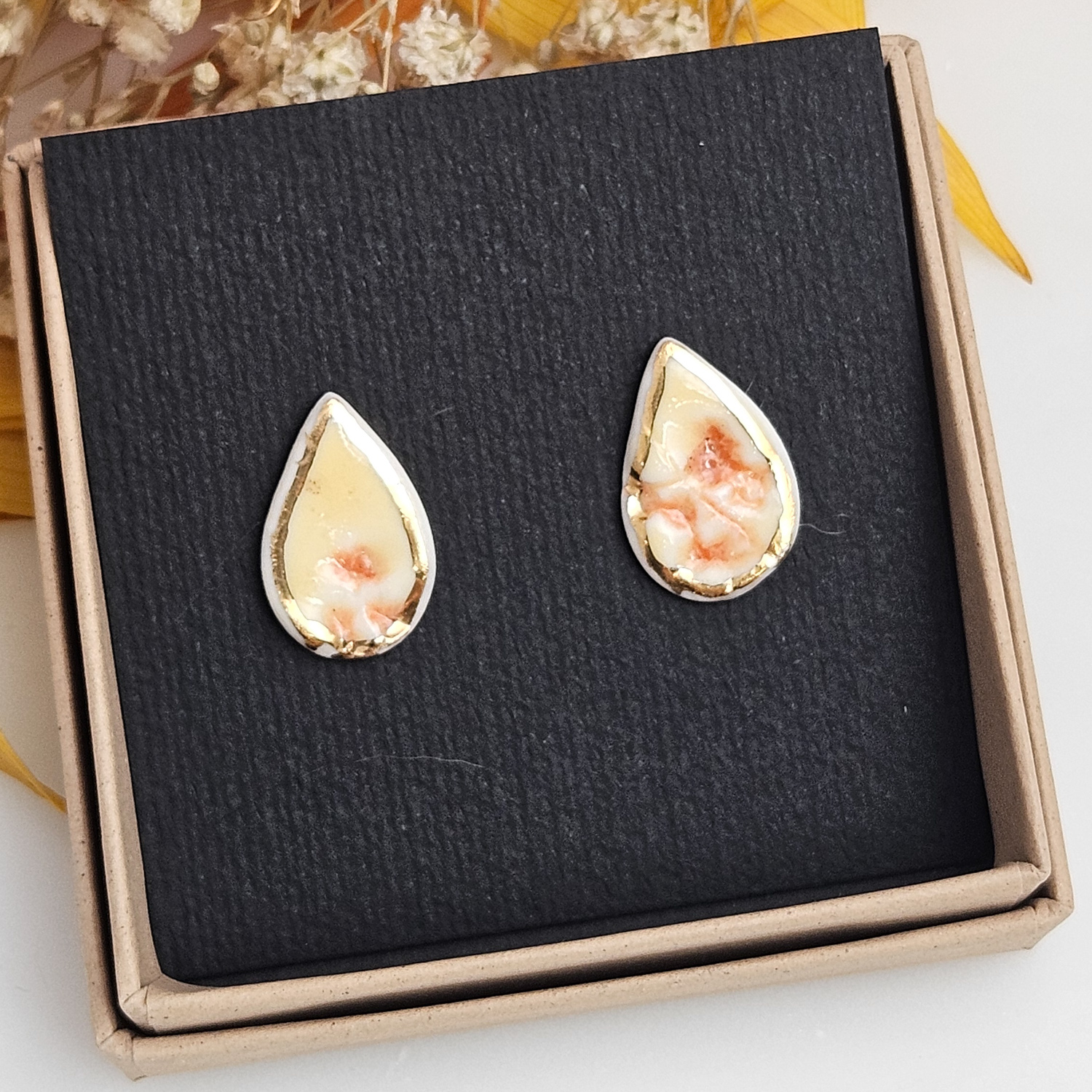 Yellow-red fine ceramic porcelain hypoallergenic stud designer earrings for sensitive ears with 22k gold plating - embossed plant - obrazek 4