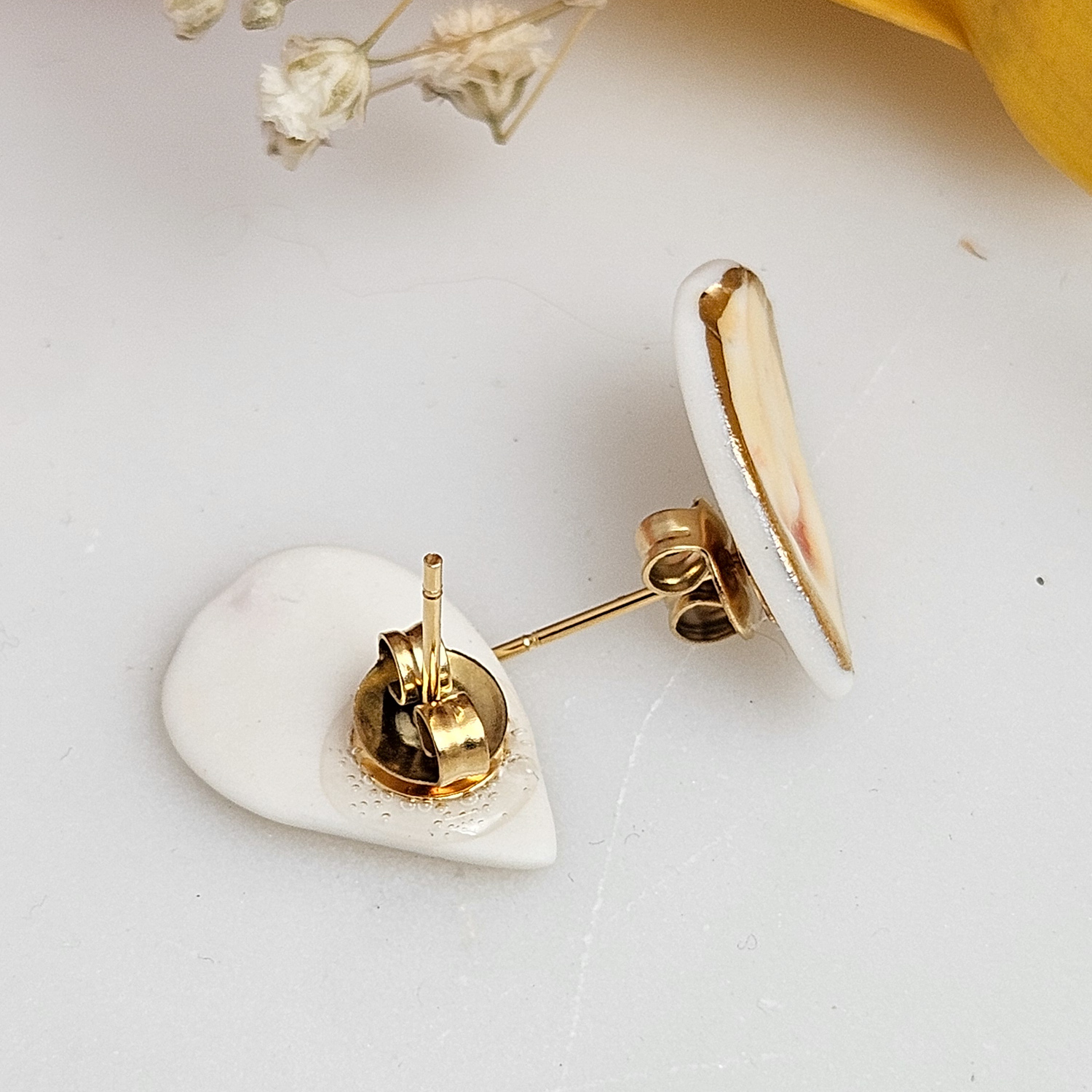 Yellow-red fine ceramic porcelain hypoallergenic stud designer earrings for sensitive ears with 22k gold plating - embossed plant - obrazek 3