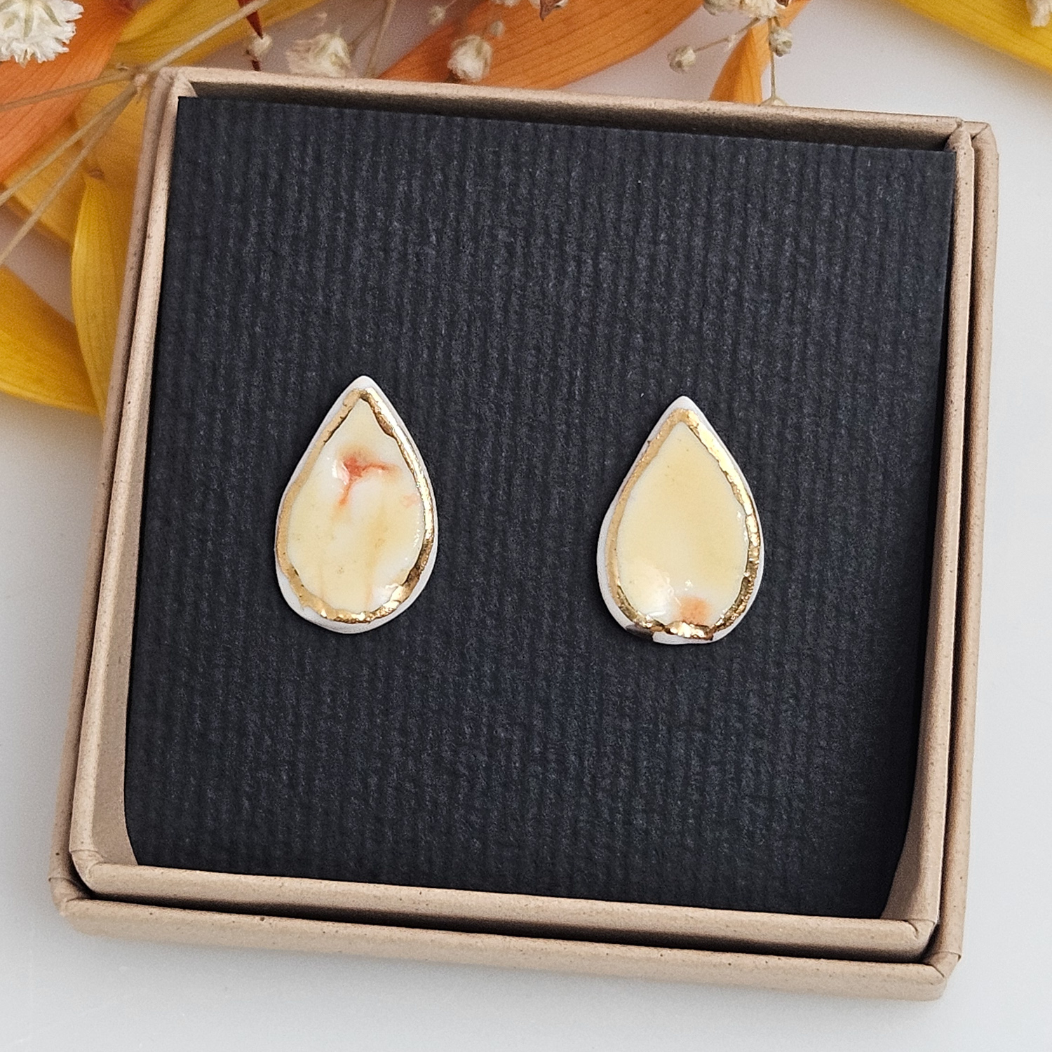 Yellow-red fine ceramic porcelain hypoallergenic stud designer earrings for sensitive ears with 22k gold plating - embossed plant - obrazek 4