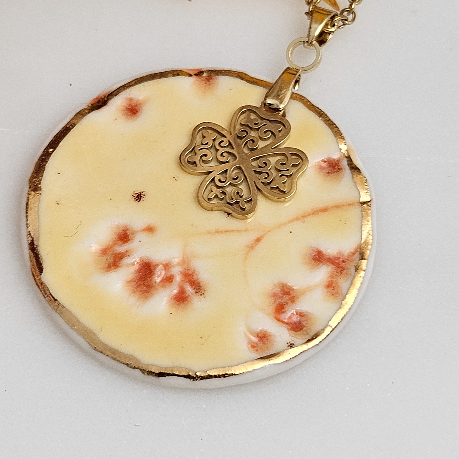 Yellow-red fine ceramic porcelain designer necklace - embossed plant with 22k gold plating and clover pendant - obrazek 2