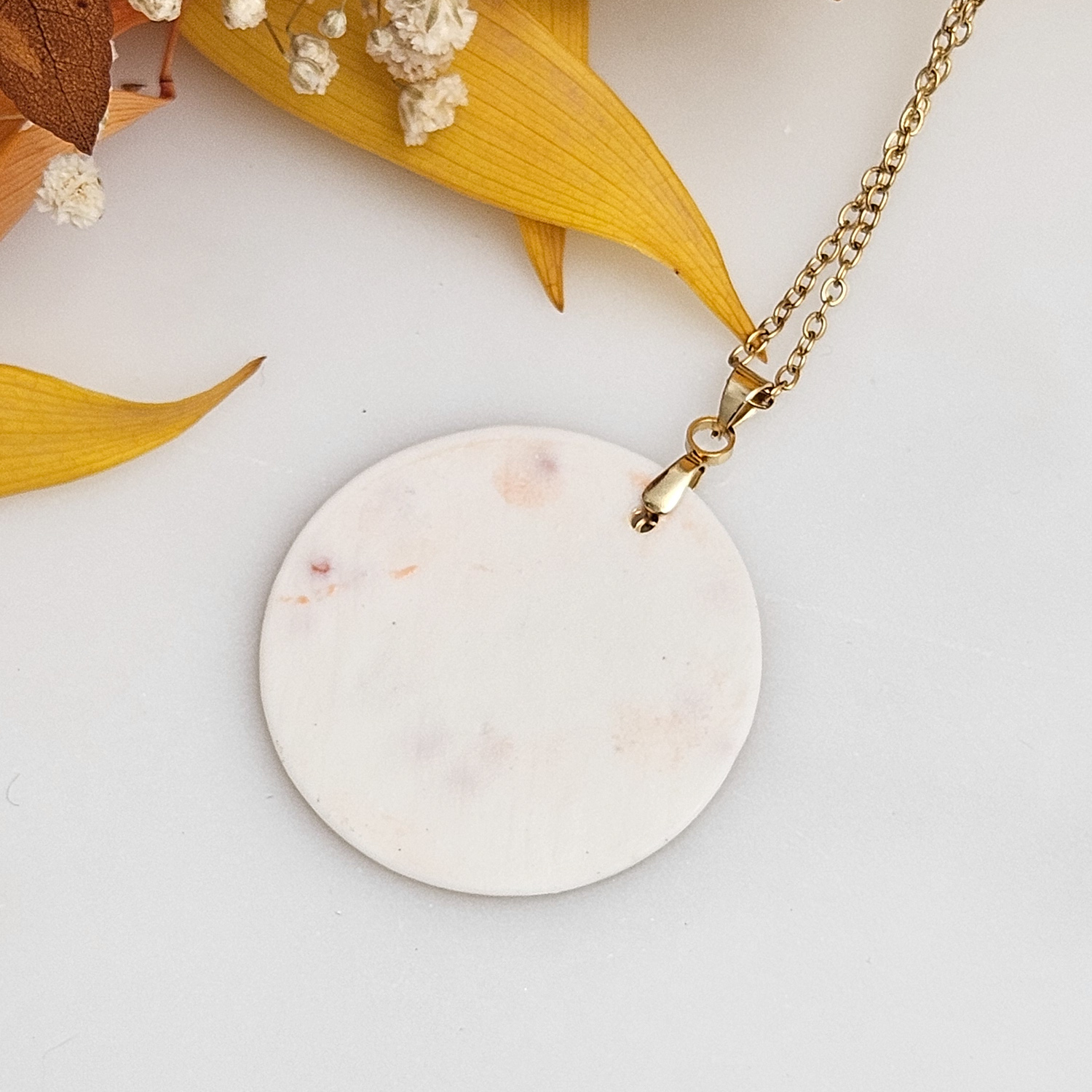 Yellow-red fine ceramic porcelain designer necklace - embossed plant with 22k gold plating and clover pendant - obrazek 3