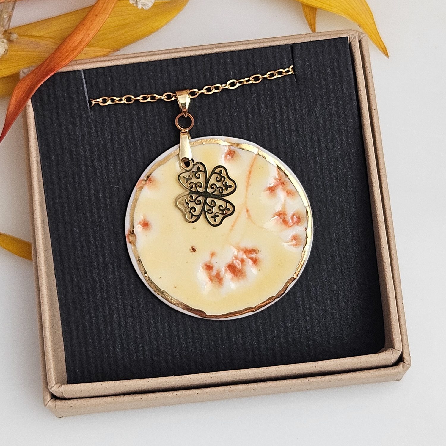 Yellow-red fine ceramic porcelain designer necklace - embossed plant with 22k gold plating and clover pendant - obrazek 4