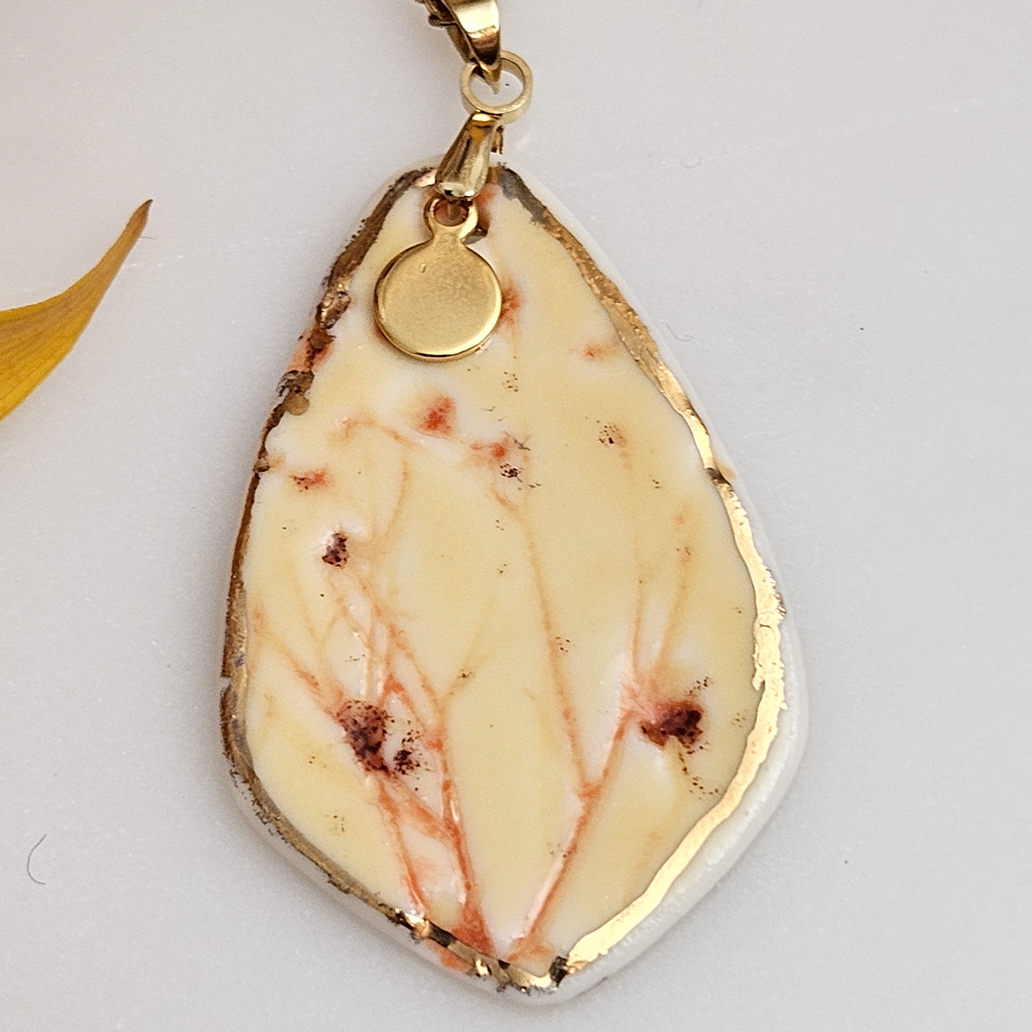 Yellow-red fine ceramic porcelain designer necklace - embossed plant with 22k gold plating and round pendant - obrazek 2