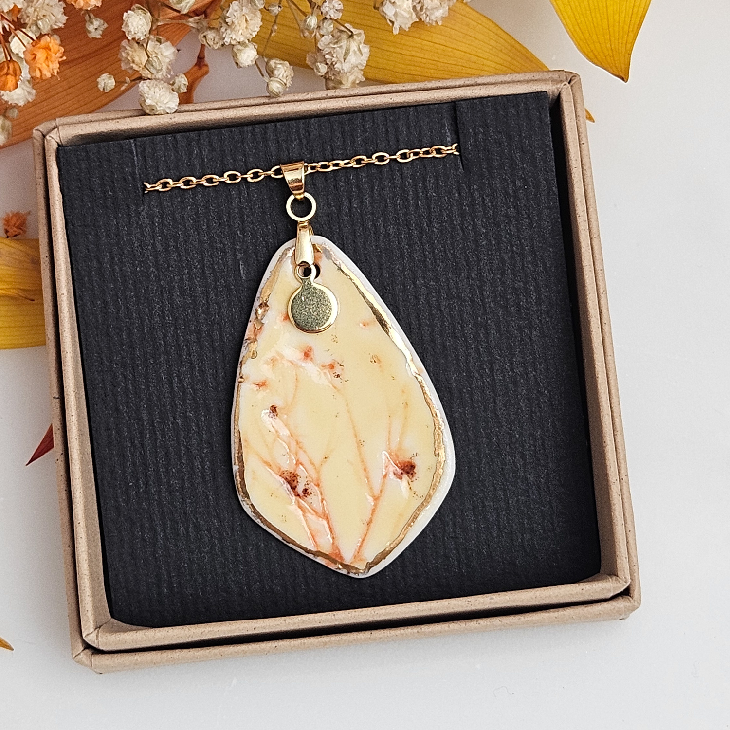 Yellow-red fine ceramic porcelain designer necklace - embossed plant with 22k gold plating and round pendant - obrazek 4