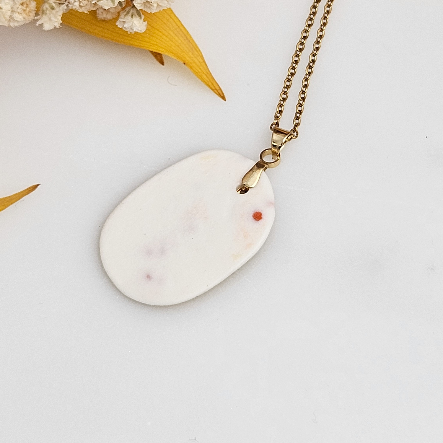 Yellow-red fine ceramic porcelain designer necklace - embossed plant with 22k gold plating and clover pendant - Image 3