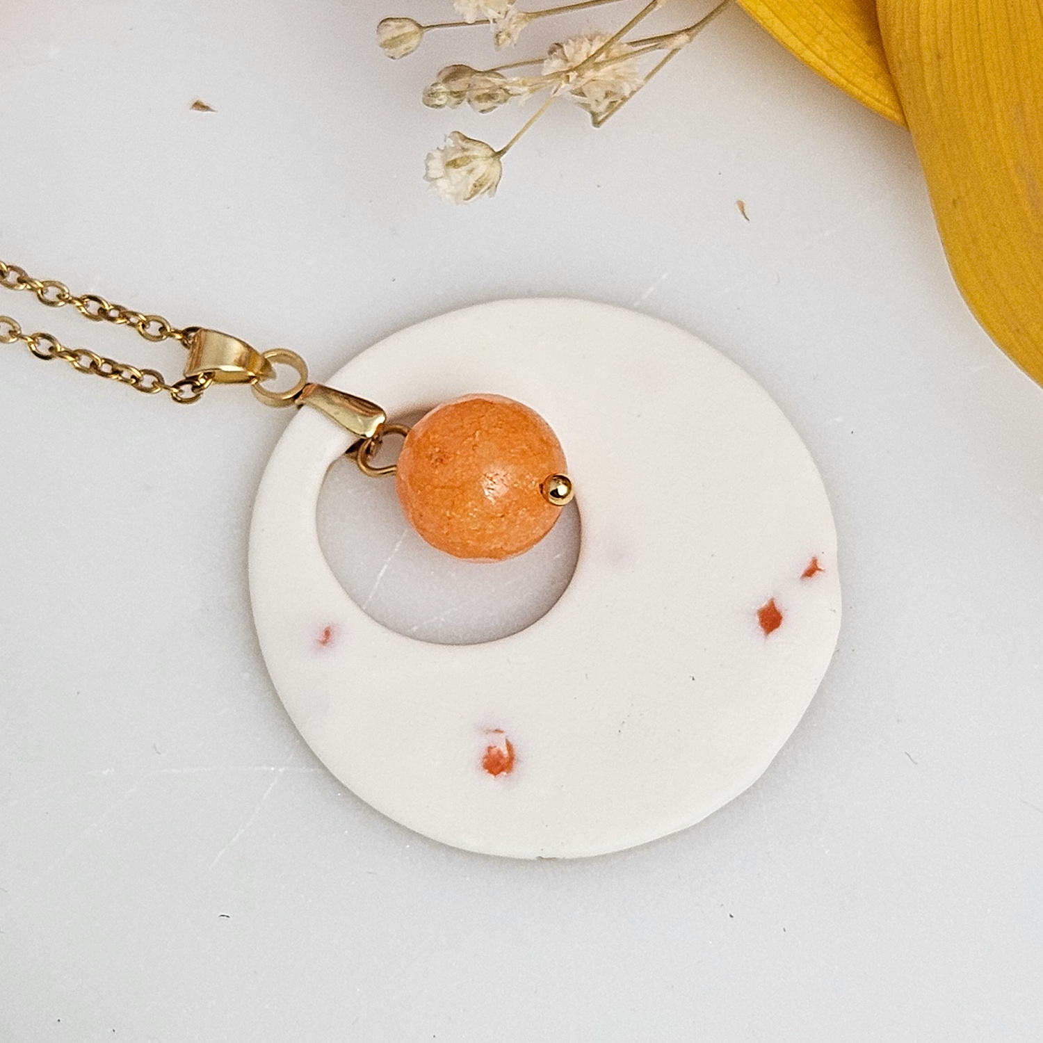 Yellow-red fine ceramic porcelain designer necklace - embossed plant with 22k gold plating and jadeite - obrazek 3