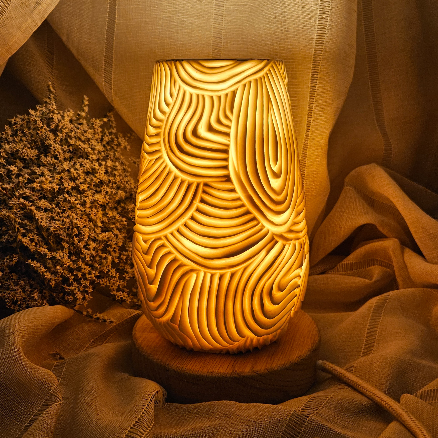 Carved fine porcelain handmade ceramic table lamp with gold - organic pattern - obrazek 8