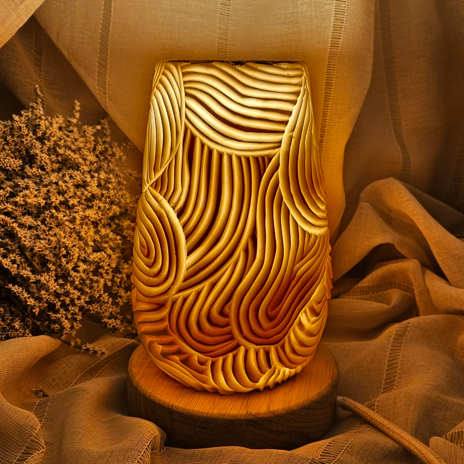 Carved fine porcelain handmade ceramic table lamp with gold - organic pattern - obrazek 6