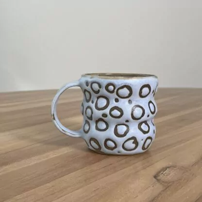 Wavy pastel blue mug, masked pattern - Image 2
