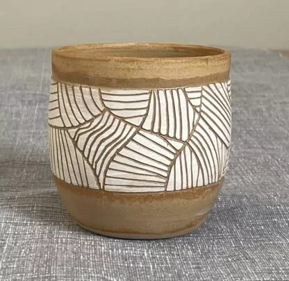 Geometric striped tumbler - white