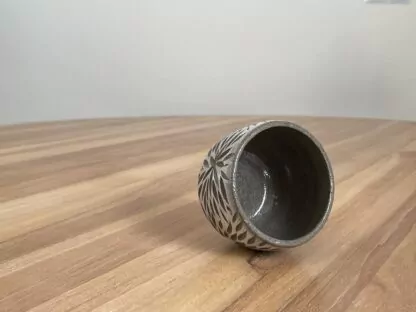 Salt&Pepper tumbler with carved stars - obrazek 11