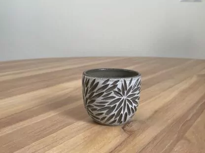 Salt&Pepper tumbler with carved stars - obrazek 4