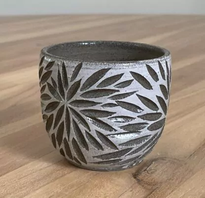 Salt&Pepper tumbler with carved stars