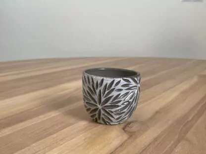 Salt&Pepper tumbler with carved stars - obrazek 2