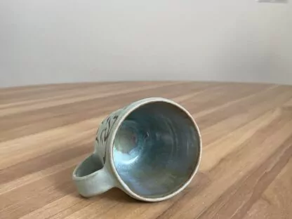 Green mug, masked swirly pattern - Image 4