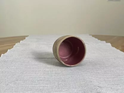 Toffee tumbler with feather-like carvings - Image 4
