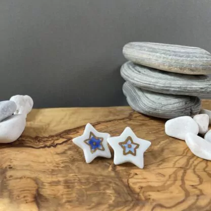 Star-shaped sticks with gold and cobalt blue