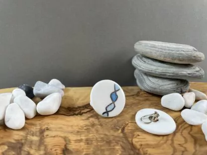 Round clips with white gold and blue helix - Image 5