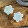 Perlescent flower-shaped sticks earring painted with bubbles