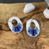 Rounded openwork earrings with white gold stripes