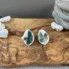Kite-shaped sticks earrings with gold rosette