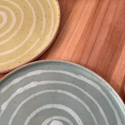 Yellow dinner plate with white spiral - Image 3