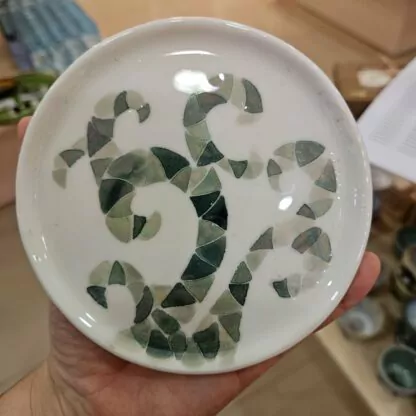Porcelain ring plate, painted, with mother of pearl (tiled plant) - obrazek 2