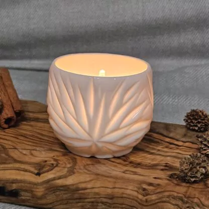 Porcelain luminary with carvings - obrazek 2