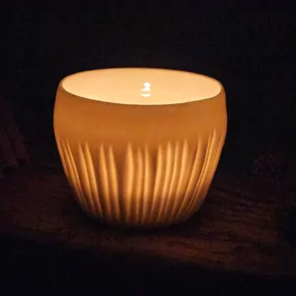 Porcelain luminary with carvings - obrazek 3