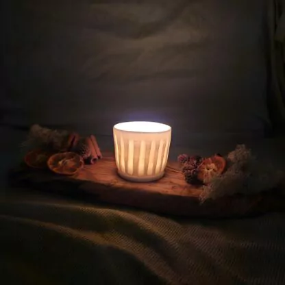 Porcelain luminary with carvings - obrazek 6